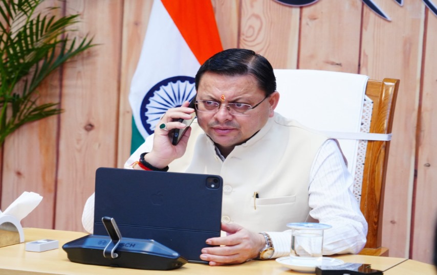 बादल फटने के बाद चमोली जिले में मलबे से ढकी सड़क