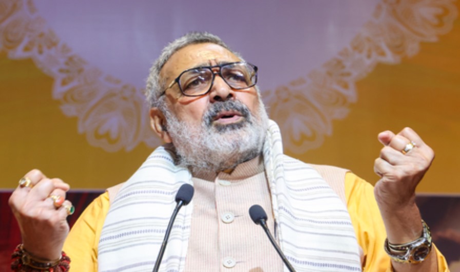 केंद्रीय मंत्री गिरिराज सिंह और राहुल गांधी पर गृह युद्ध बयान