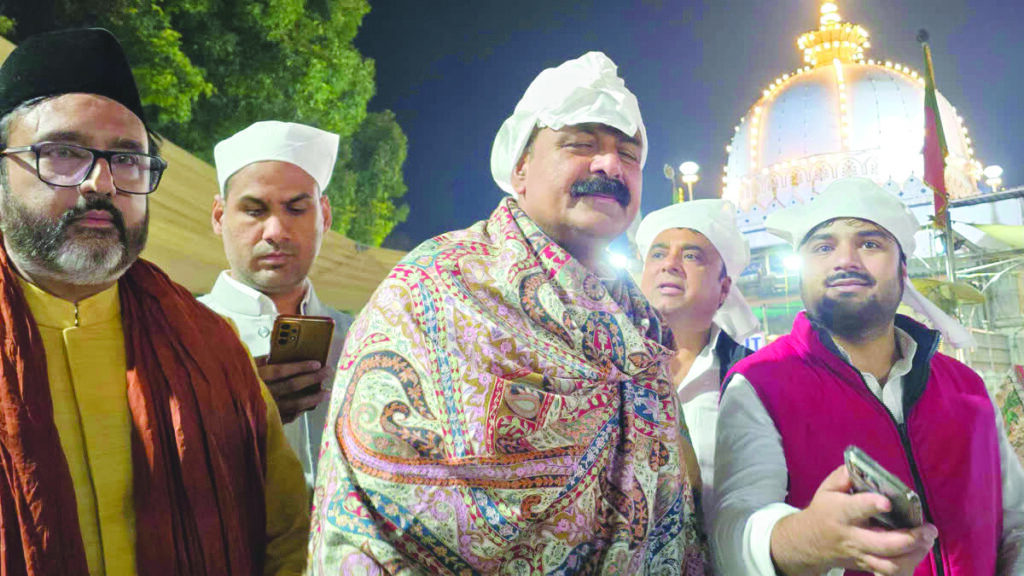 अजमेर दरगाह पहुंचे नीतीश सरकार के मंत्री जमा खान