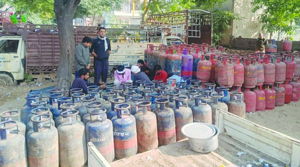 जिला रसद अधिकारी जयपुर प्रथम ने अवैध गैस रिफिलिंग नेटवर्क का किया भंडाफोड़