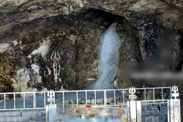 5 दिन में बदली तस्वीर: अमरनाथ गुफा में शिवलिंग पूरी तरह पिघला, 3 लाख श्रद्धालुओं का दर्शन करना बाकी