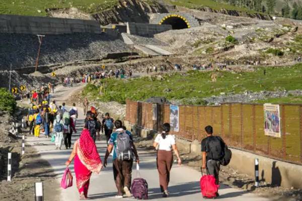अमरनाथ यात्रा शुरू; बाबा बर्फानी के दर्शन के लिए पहला जत्था रवाना, जानें भक्ताें को क्या-क्या सुविधाएं मिलेंगी