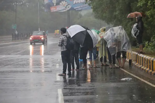 देश में मानसून का कहर, पहाड़ों से मैदानी इलाकों तक आफत की बारिश, कई राज्यों में अलर्ट