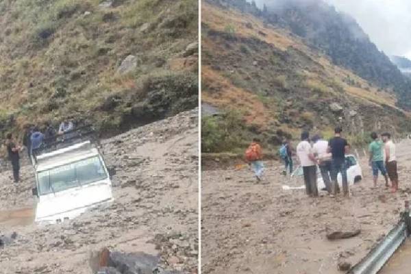कहीं बाढ़ के हालात, कहीं लैंडस्लाइड, देशभर में मानसूनी बारिश का कहर, जानें दिल्ली के मौसम का हाल