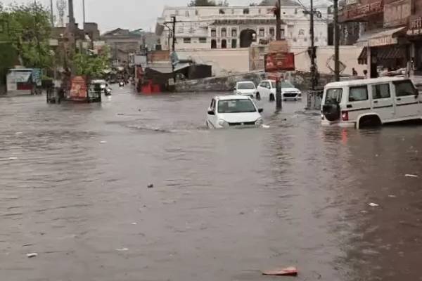 महाराष्ट्र में बारिश का कहर; नासिक में बादल फटने की चेतावनी, जम्मू में बाढ़, MP-गुजरात में भारी बारिश का अलर्ट