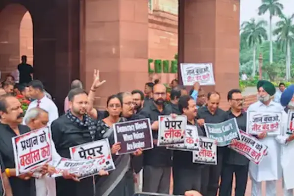 CJP प्रदर्शन पर संसद में हंगामा, समर्थकों की पिटाई पर अखिलेश यादव ने उठाए सवाल; दिल्ली के 16 मेट्रो स्टेशन बंद