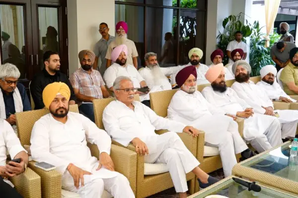 पंजाब कांग्रेस में बगावत के सुर तेज: चन्नी ने की इस्तीफे की पेशकश, नाराज विधायकों को नहीं मना पाए बघेल