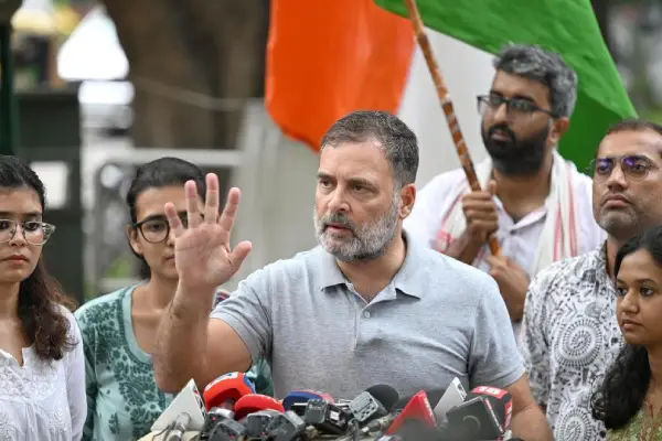 छात्र आंदोलन पर सियासत तेज, राहुल गांधी का दावा; महिला छात्रों को निशाना बनाया, चिट्ठी में उठाए बड़े सवाल
