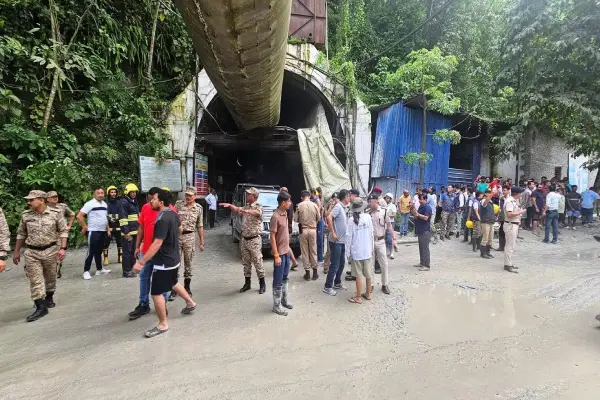 सिक्किम में पहाड़ बना काल! सुरंग में फंसे मजदूर, लैंडस्लाइड के बाद 10 की मौत, 17 अब भी फंसे