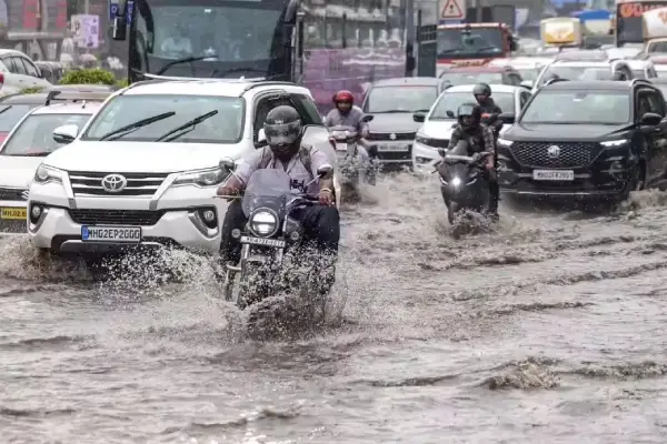 पहाड़ी राज्यों में बारिश की मार: जम्मू-कश्मीर-असम में बाढ़ के हालात, राजस्थान के सभी जिलों में अलर्ट