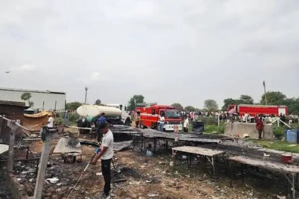 अहमदाबाद की पटाखा फैक्टरी में लगी भीषण आग, 8 लोगों की मौत; RAF जवानों ने मौके पर पहुंचकर लोगों को बचाया