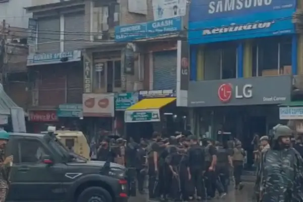 अनंतनाग के लाल चौक में आतंकी हमला, पुलिस पर फायरिंग, गोली लगने से हेड कांस्टेबल की मौत