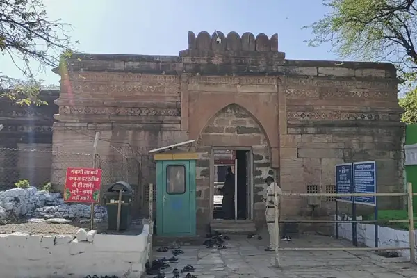 नमाज के लिए मुस्लिम पक्ष को जगह दे राज्य सरकार, भोजशाला केस में सुप्रीम कोर्ट का आदेश