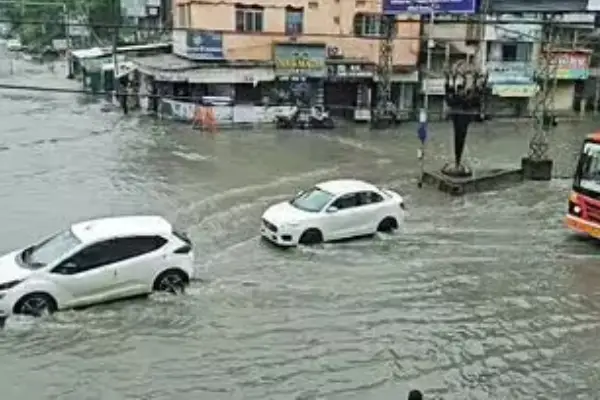 देशभर में बारिश का कहर, गुजरात-केरल में बाढ़ जैसे हालात, राजस्थान सहित कई राज्यों में IMD का अलर्ट