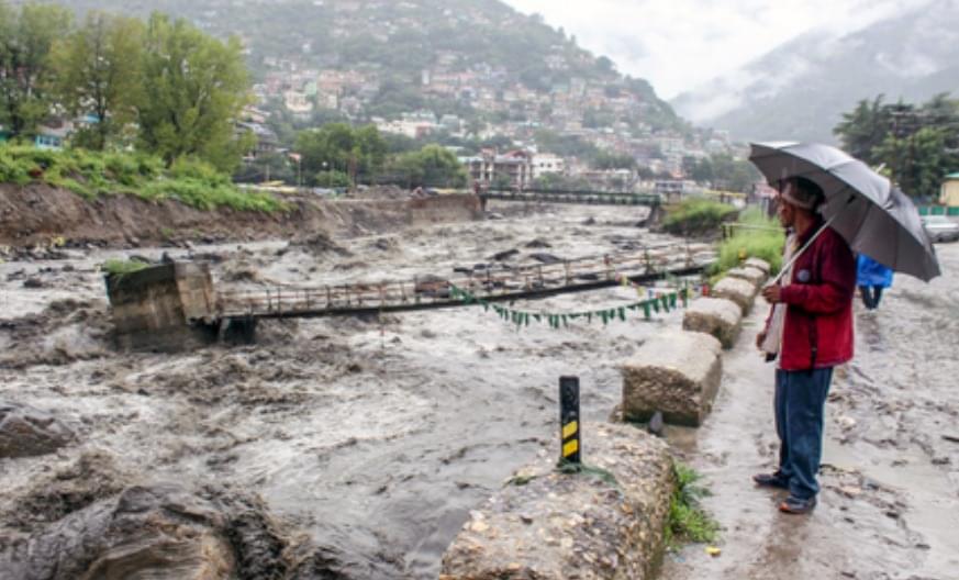 हिमाचल प्रदेश के किन्नौर में बादल फटने और बाढ़ से प्रभावित गांव और क्षतिग्रस्त घर